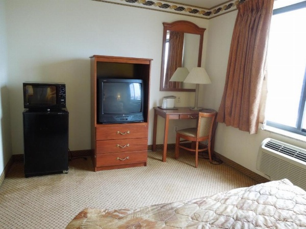 Red Carpet Inn Brooklyn image 15