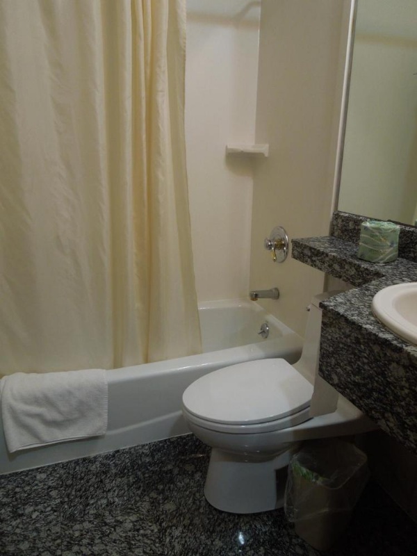 Red Carpet Inn Brooklyn image 19