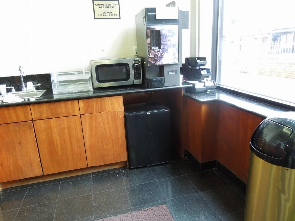 Red Carpet Inn Brooklyn image 4